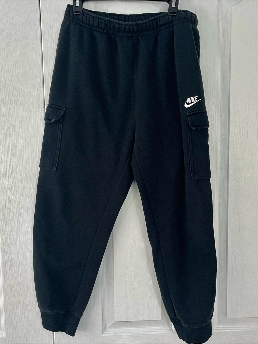 Nike Cargo Joggers Mens Large Black Sweatpants with 2 deep Side Pockets